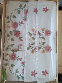 copriletto e lenzuolo ricamo a mano