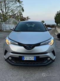 Toyota C-HR I 2016 1.8h Active 2wd e-cvt cau