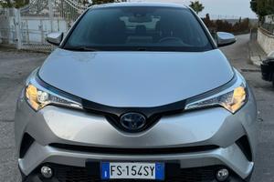 Toyota C-HR I 2016 1.8h Active 2wd e-cvt cau