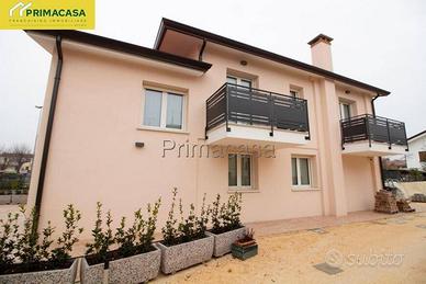 Villetta a schiera di 200 m² con più di 5 locali a