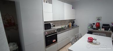 Cucina moderna come NUOVA completa di elettrodomes