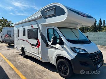 Challenger 256C (mansardato 6.9 m, 7 posti)