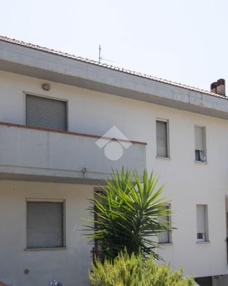 VILLA A SCHIERA A SANT'OMERO