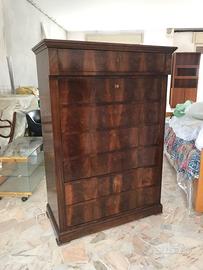 Elegante cassettone alto d'epoca