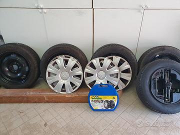  4 cerchi con gomme nuove invernali