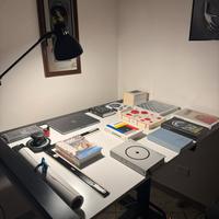 Tavolo da disegno con tecnigrafo