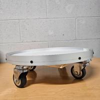 pedana con ruote per contenitori olio