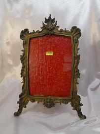 Cornice in metallo pesante (bronzo?) in stile baro