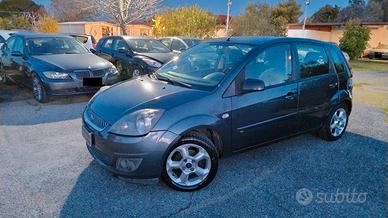 Ford Fiesta 1.4 TDCi 5p. Adatta anche a neopatenta