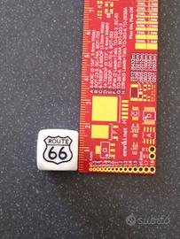 Dado bianco sei facce D6 a punti neri logo Route66
