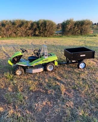 Giardiniere qualificato con attrezzatura