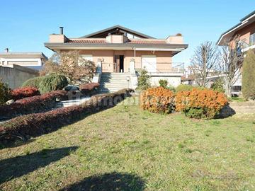 Villa di 300 m² con più di 5 locali a Maranello