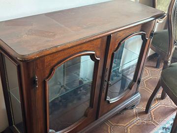 vetrinetta in legno con vetri