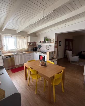 CUCINA ANGOLARE PRATICAMENTE NUOVA