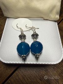 Orecchini con pendente in pietra naturale blu chia