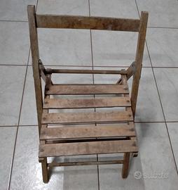 SEDIA DI PICCOLE DIMENSIONI PIEGHEVOLE .