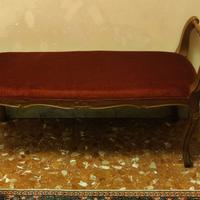 Panca in velluto rosso e legno massello priva di d