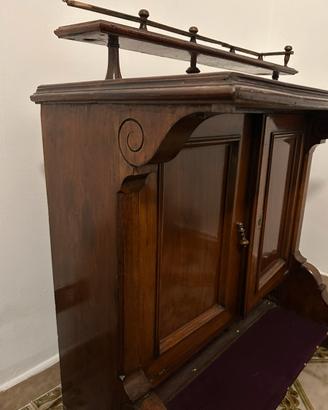 Mobile antico decorativo