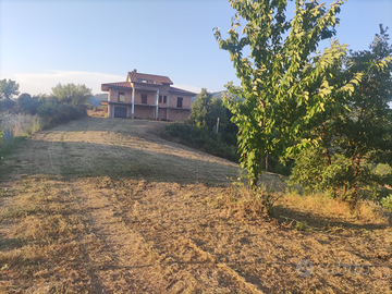 Villa in costruzione con terreno