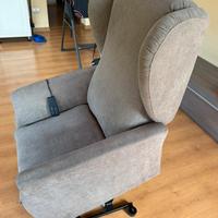 poltrona alzapersone elettrica antiribaltamento