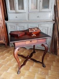 Tavolo antico fine Settecento in noce