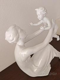 STATUINA IN PORCELLANA