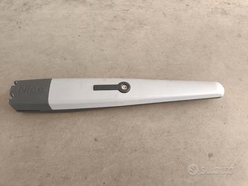 Motore per cancelli a battente