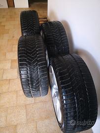 Cerchi in lega 18" con  pneumatici