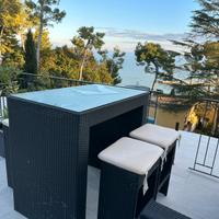 Tavolo per esterno con sgabelli