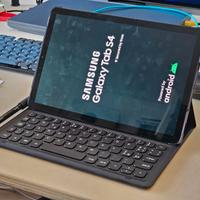 Galaxy Tab S4 (10.5", LTE) con cover e tastiera