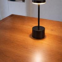 Lampada Nera Elegante - Luce Calda