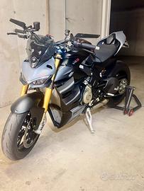 Ducati Streetfighter V4S con garanzia