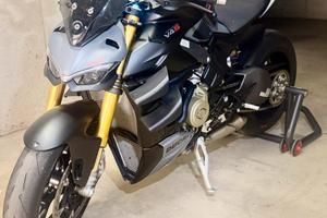 Ducati Streetfighter V4S con garanzia