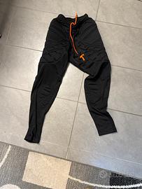 Pantaloni con protezioni portiere calcio