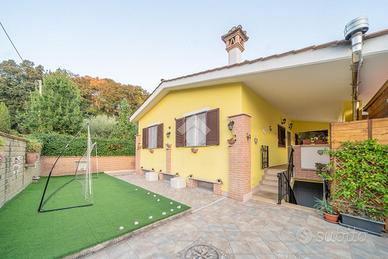 PORZIONE DI BIFAMILIARE A ROMA