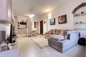 TRILOCALE RISTRUTTURATO AL PIANO TERRA CON GARAGE.