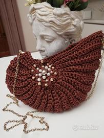 Borsa, realizzata all"uncinetto modello conchiglia