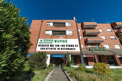 NEGOZIO A PADERNO DUGNANO