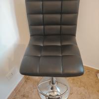 Sgabello in ecopelle nera