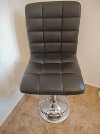 Sgabello in ecopelle nera