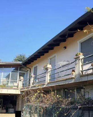 Immobile in asta di 664 m² con più di 5 locali a L