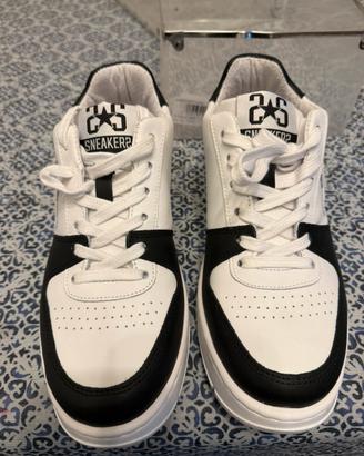 Sneakers 2STAR nuove mai usate autentiche n.39