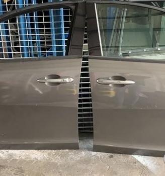 Porta anteriore sinistra e destra per lancia y