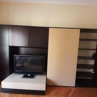 Mobile presotto tv
