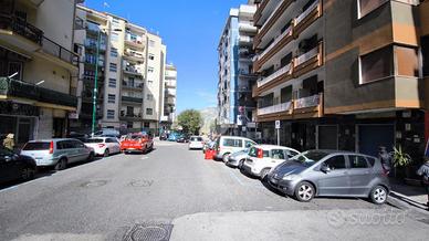 NEGOZIO A NAPOLI