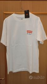 T-shirt Levis