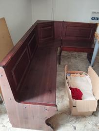 Cassapanca in legno scuro 