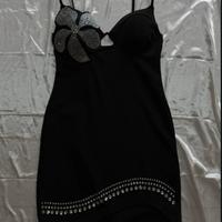 Vestito con spalle scoperte