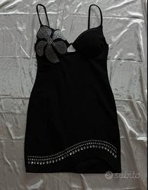 Vestito con spalle scoperte