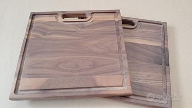 set 2 taglieri in massello noce 28 X 27 cm